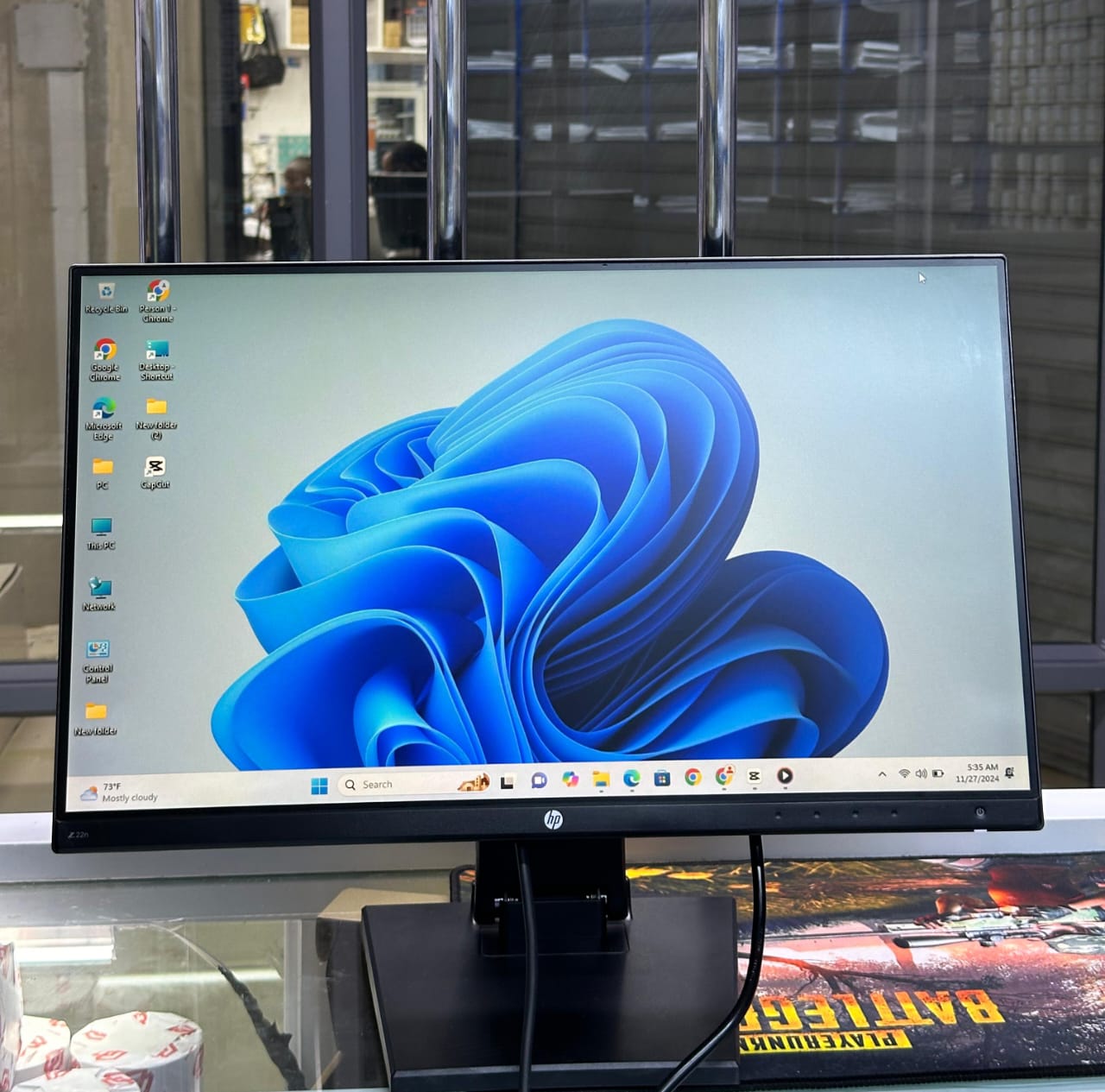 HP 22 INCH MONITOR EDGE TO EDGE FRAMELESS WITH VGA,DISPLAY AND HDMI PORTS