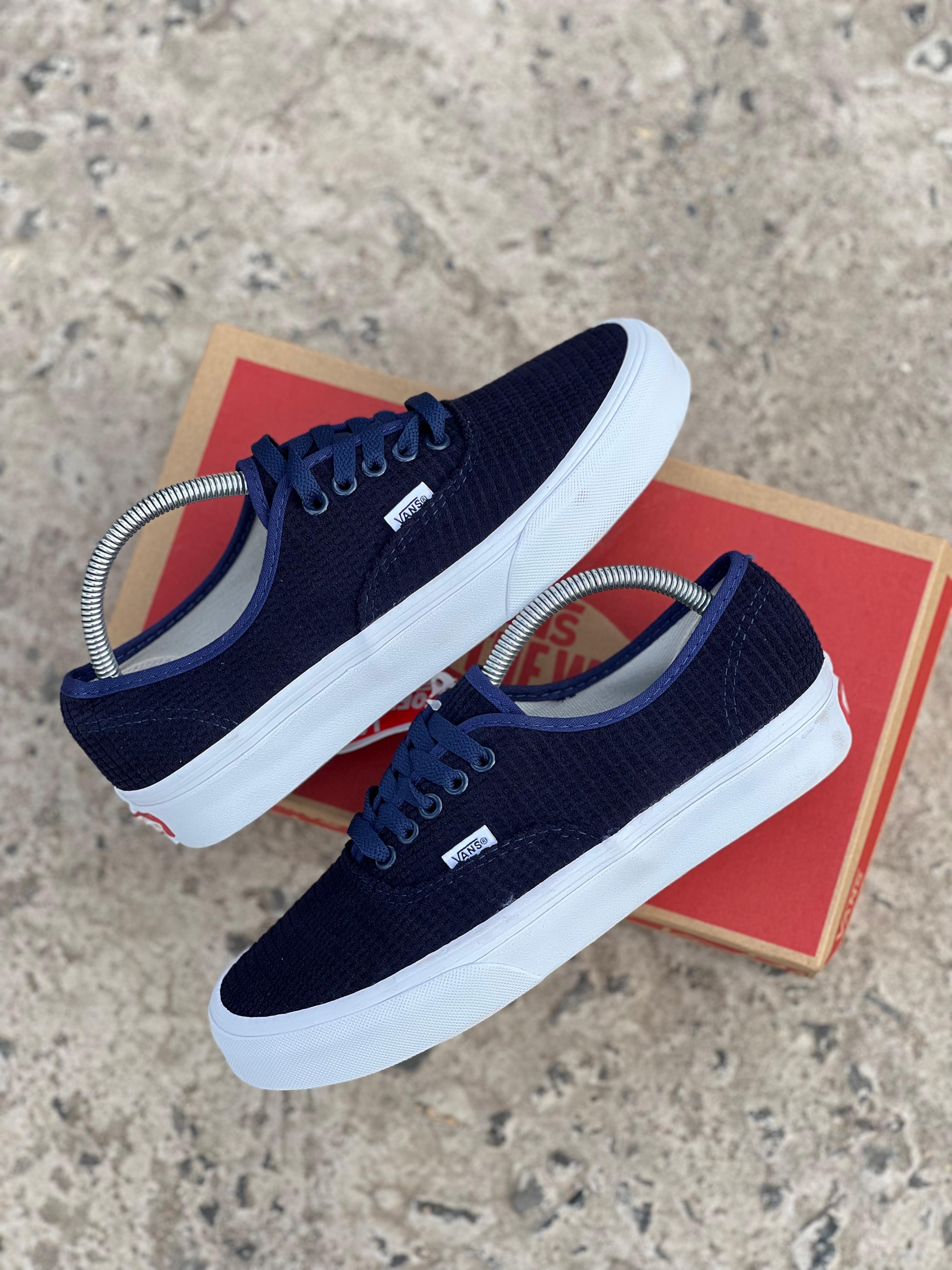 Fabric Double Sole Corduroy Vans of the Wall Sneakers Plain Dark Blue - White Sole