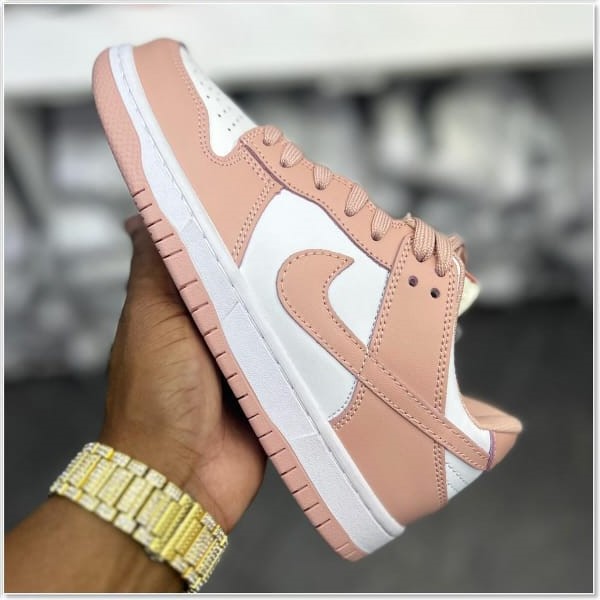 Cream Nike SB Dunk Low Sneakers