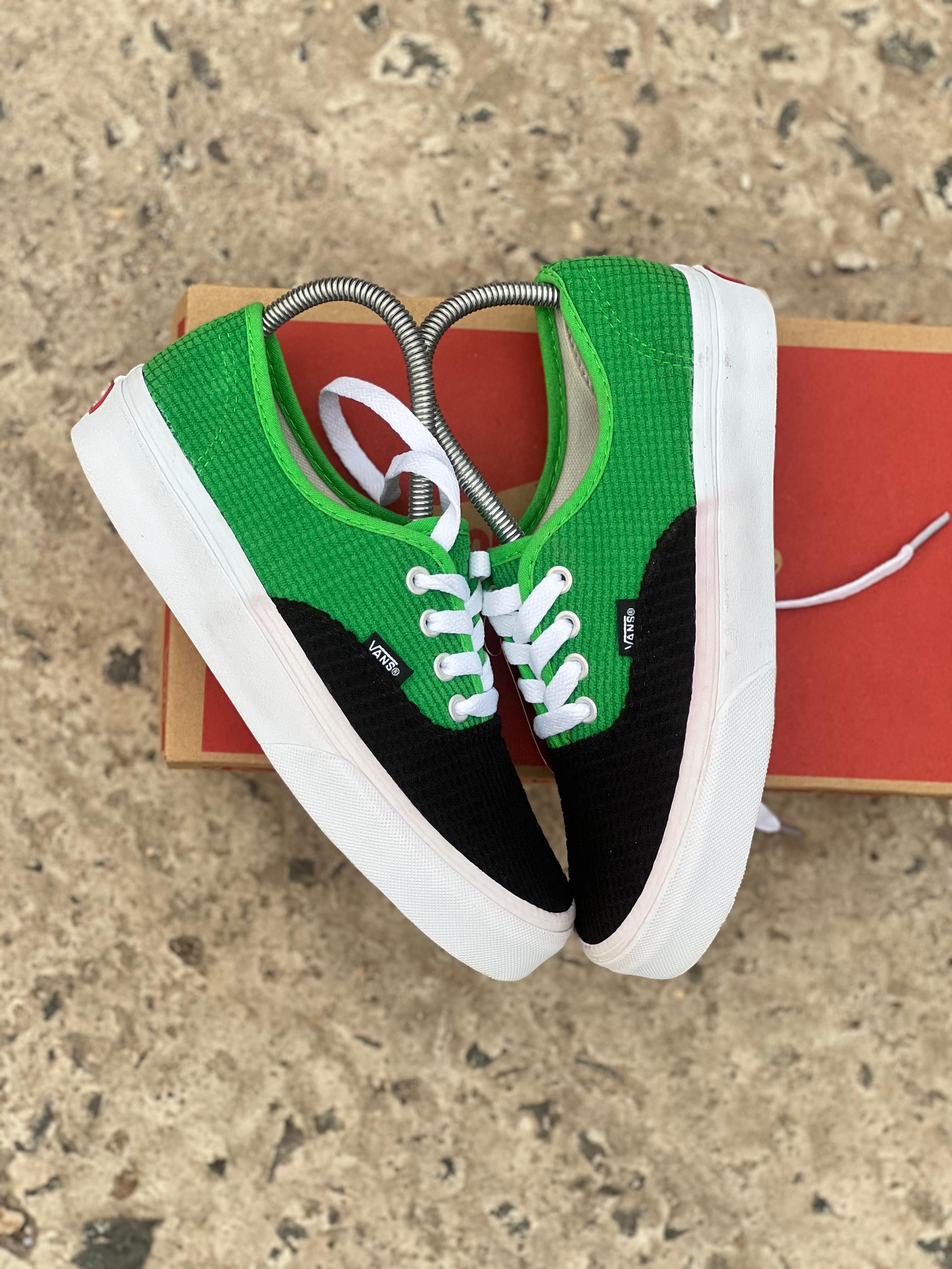Fabric Double Sole Corduroy Vans of the Wall Sneakers Green/Black - White Sole