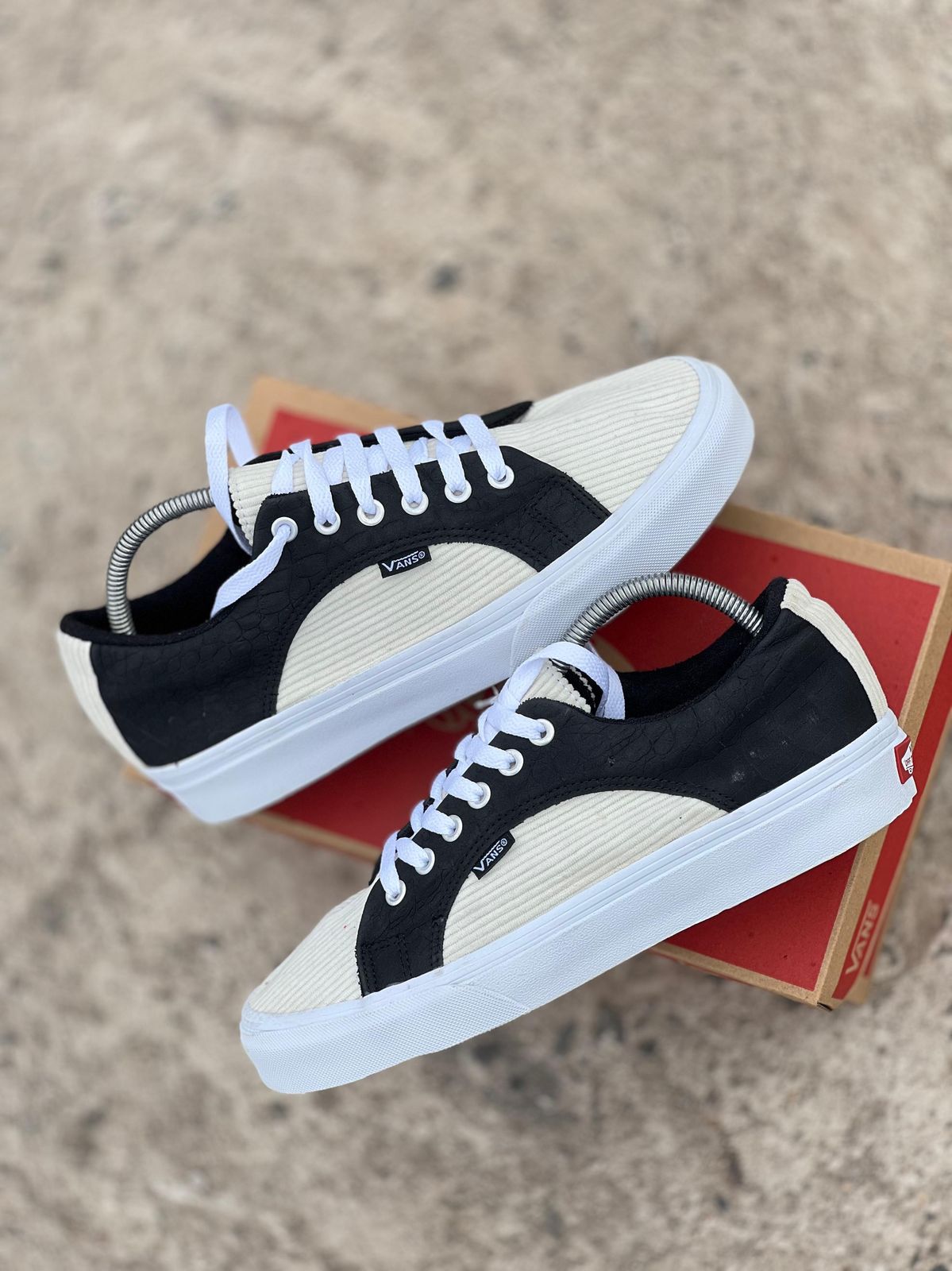 Fabric Double Sole Corduroy Vans off the Wall Sneakers Black/Cream - White Sole