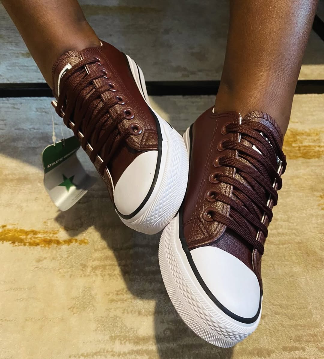 Brown Converse AllStar Low Cuts Leather Sneakers