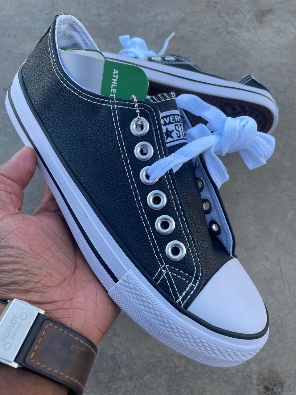 Black and White Converse AllStar Low Cuts Leather Sneakers