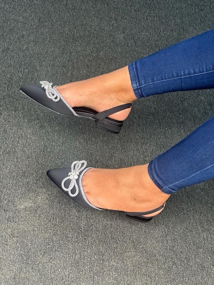 Low Heeled Women Black Shoes