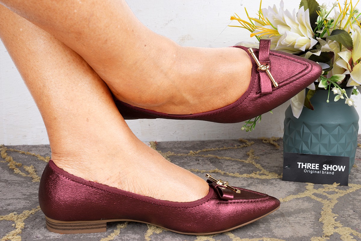 Effortless Elegant Maroon Flats